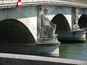  statue de femme sans bras, pile d'un pont